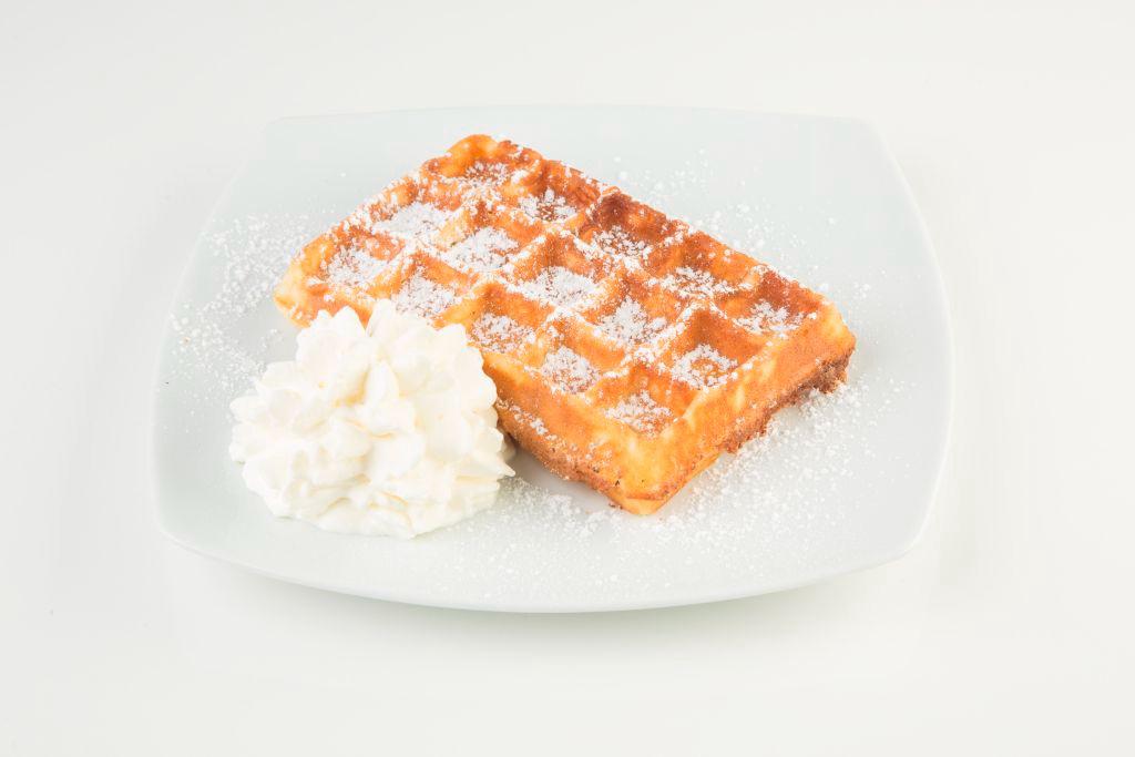 Heisse Waffel mit Puderzucker / Zimt