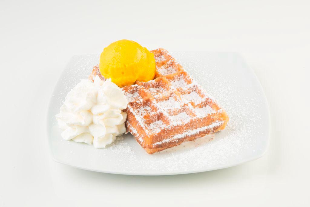 Heisse Waffeln mit Eis (nach Wahl)